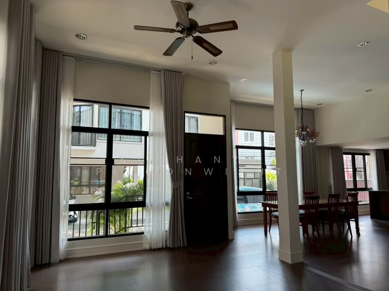 TownHouse For Rent Sukhumvit 38 : Pet Friendly, Bangkok, Sukhumvit 38, Khlong Tan Nua, Watthana, Bangkok, 3 Bedrooms, 350 sqm, Townhouse For Rent, by Suchanya Piboonwiput, 10731205 - DDproperty.com