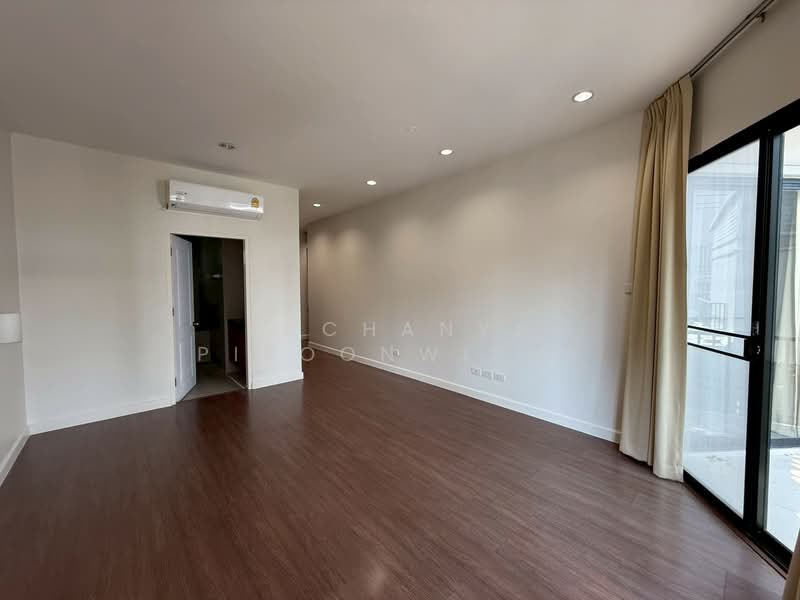 TownHouse For Rent Sukhumvit 38 : Pet Friendly, Bangkok, Sukhumvit 38, Khlong Tan Nua, Watthana, Bangkok, 3 Bedrooms, 350 sqm, Townhouse For Rent, by Suchanya Piboonwiput, 10731205 - DDproperty.com