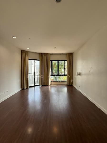 TownHouse For Rent Sukhumvit 38 : Pet Friendly, Bangkok, Sukhumvit 38, Khlong Tan Nua, Watthana, Bangkok, 3 Bedrooms, 350 sqm, Townhouse For Rent, by Suchanya Piboonwiput, 10731205 - DDproperty.com