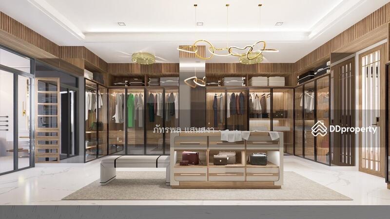 มี Walk-in Closets ขนาดใหญ่กว่าปกติถึง 2 เท่า