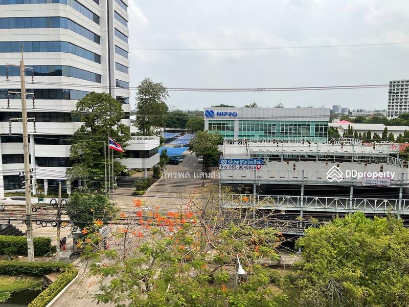 พื้นที่จอดรถขนาดใหญ่ 