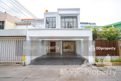 ขาย - Townhouse Ekkamai 12 Alley, กรุงเทพ
