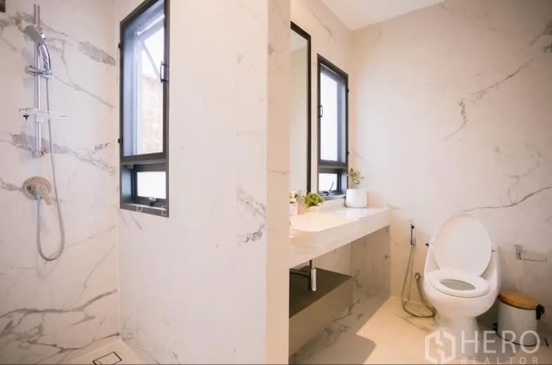 The Gentry Ekamai-Ladprao, Bangkok, 90 Soi Ladprao 94, Phlapphla, Wang Thonglang, Bangkok, 3 Bedrooms, 380 sqm, Single Detached House For Rent, by Hero Realtor Co., Ltd., 10742563 - DDproperty.com