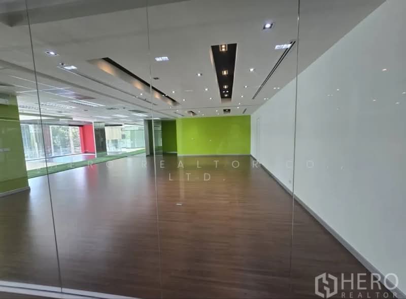 Bangkok Office Rachadapisek BTS Asok MRT Sukhumvit BRE19180, Bangkok, Khlong Toei, Bangkok, , 351 sqm, Retail Space For Rent, by Hero Realtor Co., Ltd., 10746035 - DDproperty.com