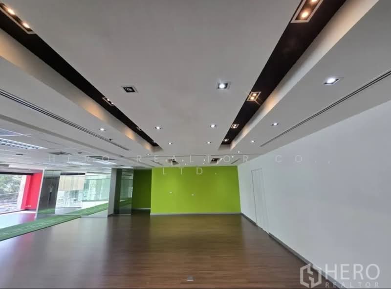 Bangkok Office Rachadapisek BTS Asok MRT Sukhumvit BRE19180, กรุงเทพ, คลองเตย, กรุงเทพ, 351 ตร.ม., พื้นที่ขายของ ให้เช่า, โดย Hero Realtor Co., Ltd., 10746035 - DDproperty.com