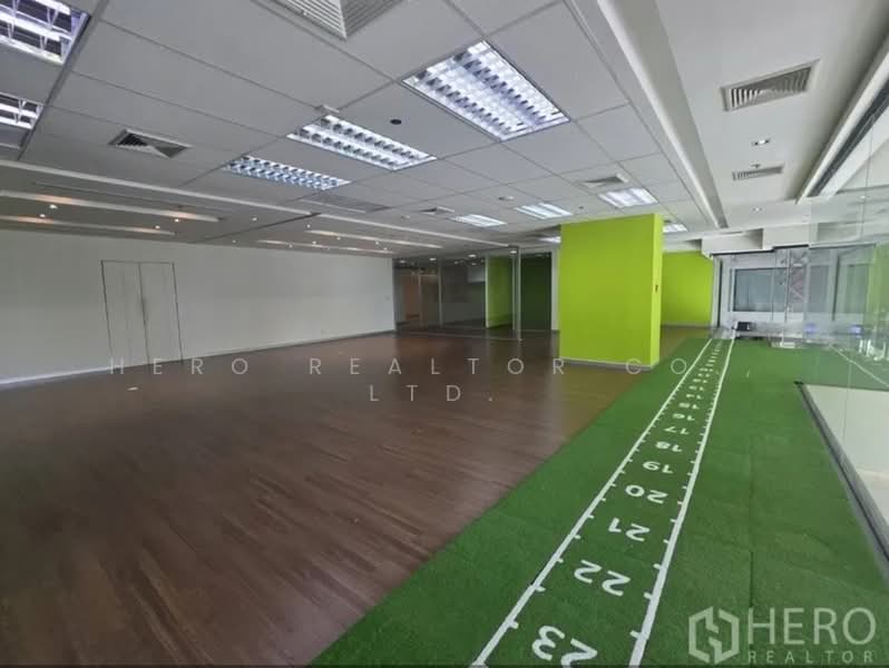 Bangkok Office Rachadapisek BTS Asok MRT Sukhumvit BRE19180, กรุงเทพ, คลองเตย, กรุงเทพ, 351 ตร.ม., พื้นที่ขายของ ให้เช่า, โดย Hero Realtor Co., Ltd., 10746035 - DDproperty.com