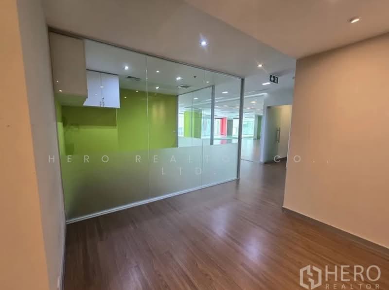 Bangkok Office Rachadapisek BTS Asok MRT Sukhumvit BRE19180, Bangkok, Khlong Toei, Bangkok, , 351 sqm, Retail Space For Rent, by Hero Realtor Co., Ltd., 10746035 - DDproperty.com