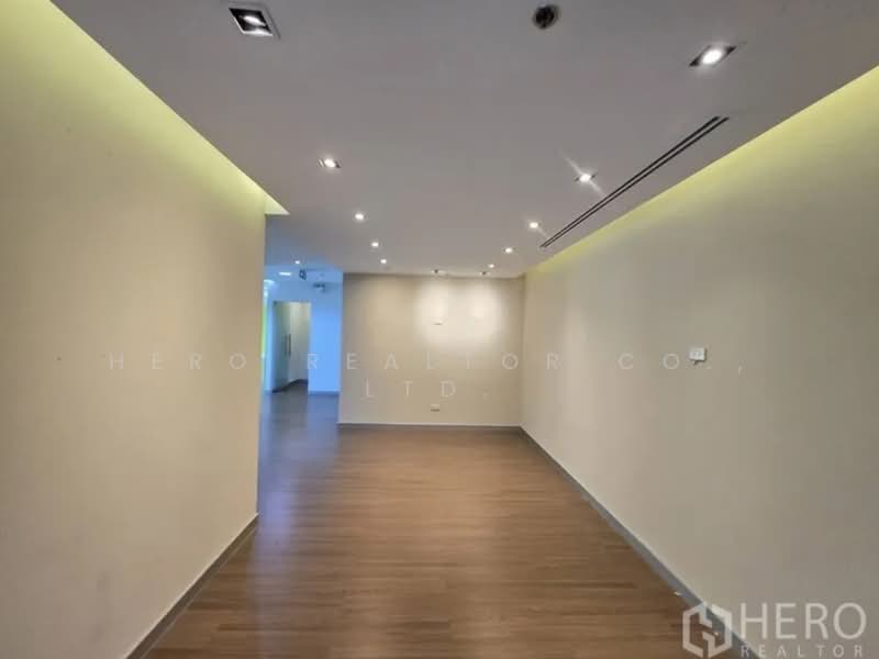 Bangkok Office Rachadapisek BTS Asok MRT Sukhumvit BRE19180, Bangkok, Khlong Toei, Bangkok, , 351 sqm, Retail Space For Rent, by Hero Realtor Co., Ltd., 10746035 - DDproperty.com