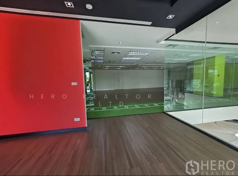Bangkok Office Rachadapisek BTS Asok MRT Sukhumvit BRE19180, Bangkok, Khlong Toei, Bangkok, , 351 sqm, Retail Space For Rent, by Hero Realtor Co., Ltd., 10746035 - DDproperty.com