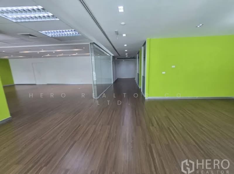 Bangkok Office Rachadapisek BTS Asok MRT Sukhumvit BRE19180, Bangkok, Khlong Toei, Bangkok, , 351 sqm, Retail Space For Rent, by Hero Realtor Co., Ltd., 10746035 - DDproperty.com