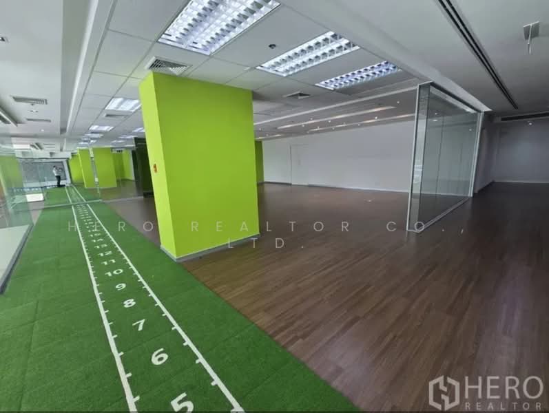 Bangkok Office Rachadapisek BTS Asok MRT Sukhumvit BRE19180, Bangkok, Khlong Toei, Bangkok, , 351 sqm, Retail Space For Rent, by Hero Realtor Co., Ltd., 10746035 - DDproperty.com