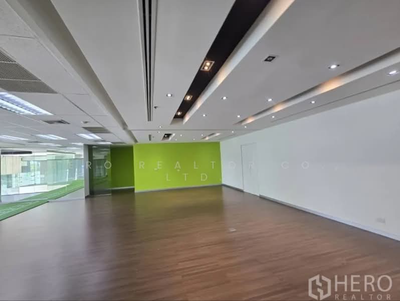 Bangkok Office Rachadapisek BTS Asok MRT Sukhumvit BRE19180, กรุงเทพ, คลองเตย, กรุงเทพ, 351 ตร.ม., พื้นที่ขายของ ให้เช่า, โดย Hero Realtor Co., Ltd., 10746035 - DDproperty.com