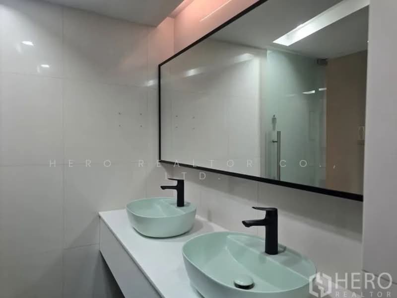 Bangkok Office Rachadapisek BTS Asok MRT Sukhumvit BRE19180, Bangkok, Khlong Toei, Bangkok, , 351 sqm, Retail Space For Rent, by Hero Realtor Co., Ltd., 10746035 - DDproperty.com
