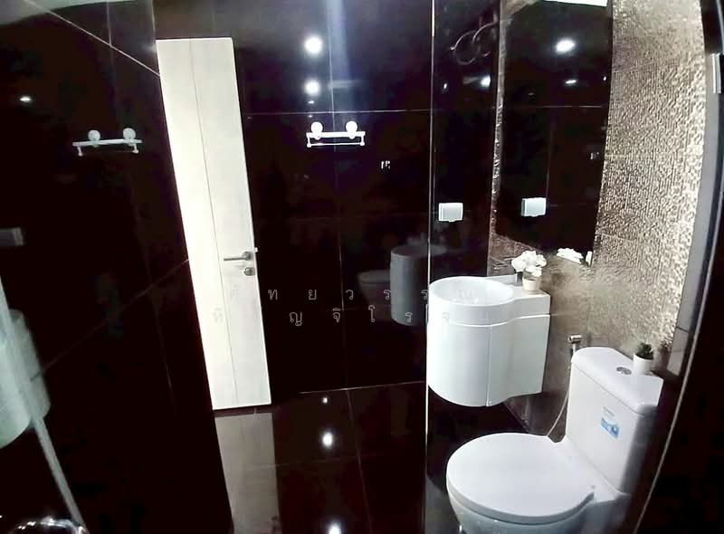 Rhythm Sukhumvit 36-38, Bangkok, 55 Soi Sukhumvit 36, Sukhumvit Road, Phra Kanong, Khlong Toei, Bangkok, 2 Bedrooms, 56 sqm, Condo For Rent, by คัทยวรรณ หิรัญจิโรจน์, 10752249 - DDproperty.com