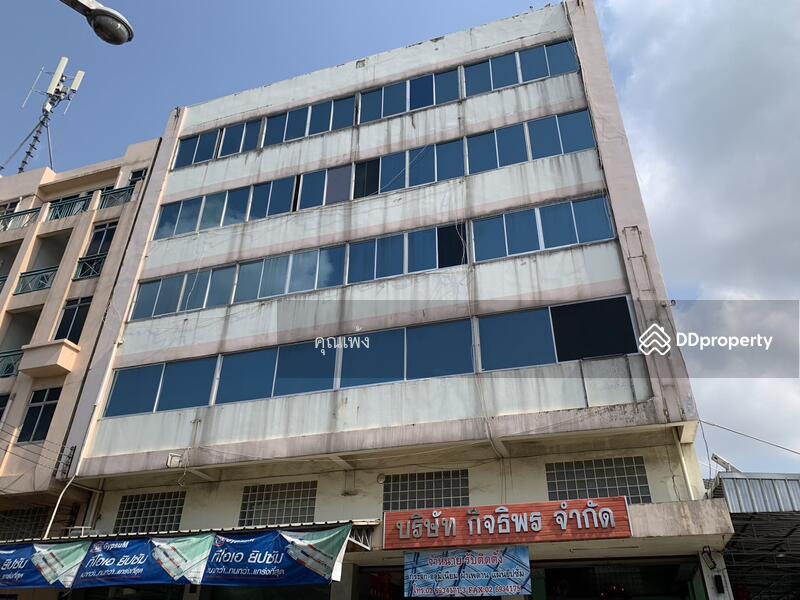 ขายอาคารสำนักงาน ติดถนนสุทธิสารวินิจฉัย-รัชดา 104 ตร.ว. พื้นที่ใช้สอย 1600 ตร.ม. 5 ชั้น 