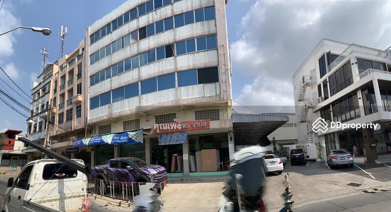 ขายอาคารสำนักงาน ติดถนนสุทธิสารวินิจฉัย-รัชดา 104 ตร.ว. พื้นที่ใช้สอย 1600 ตร.ม. 5 ชั้น 