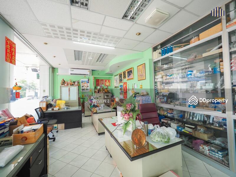 ขายอาคารสำนักงาน ติดถนนสุทธิสารวินิจฉัย-รัชดา 104 ตร.ว. พื้นที่ใช้สอย 1600 ตร.ม. 5 ชั้น 