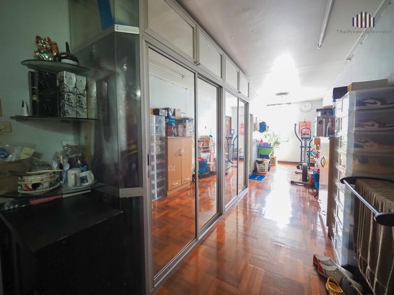 For Sale - ขายอาคารสำนักงานทำเลทองติดถนนสุทธิสารวินิจฉัย-รัชดา พื้นที่ 104 ตร.ว.จำนวน 5 ชั้น ลิฟต์ 1 ตัว, Bangkok