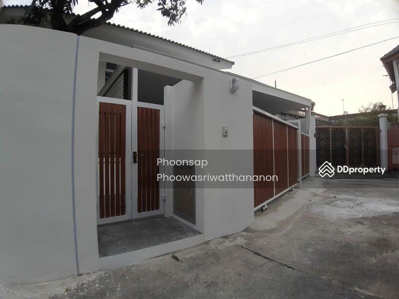 For Sale - บ้านต้นเต้ย ( white house ), Bangkok