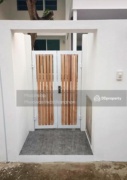 For Sale - บ้านต้นเต้ย ( white house ), Bangkok