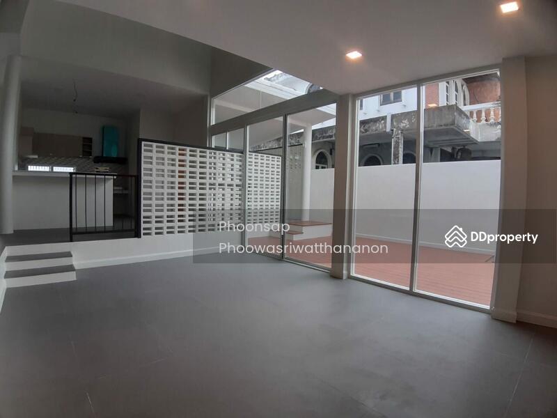 For Sale - บ้านต้นเต้ย ( white house ), Bangkok