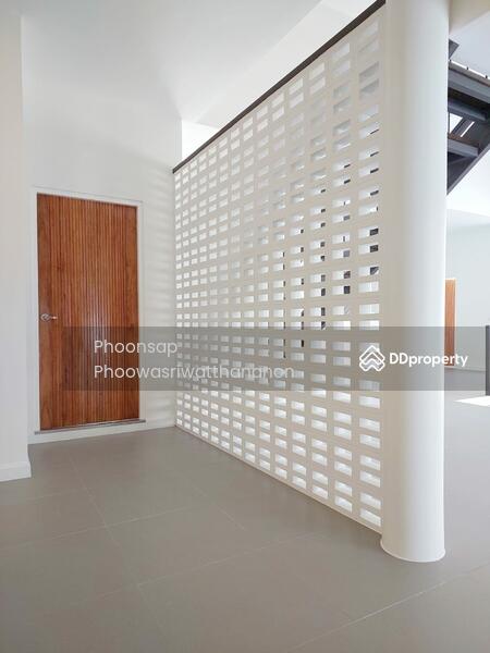 For Sale - บ้านต้นเต้ย ( white house ), Bangkok
