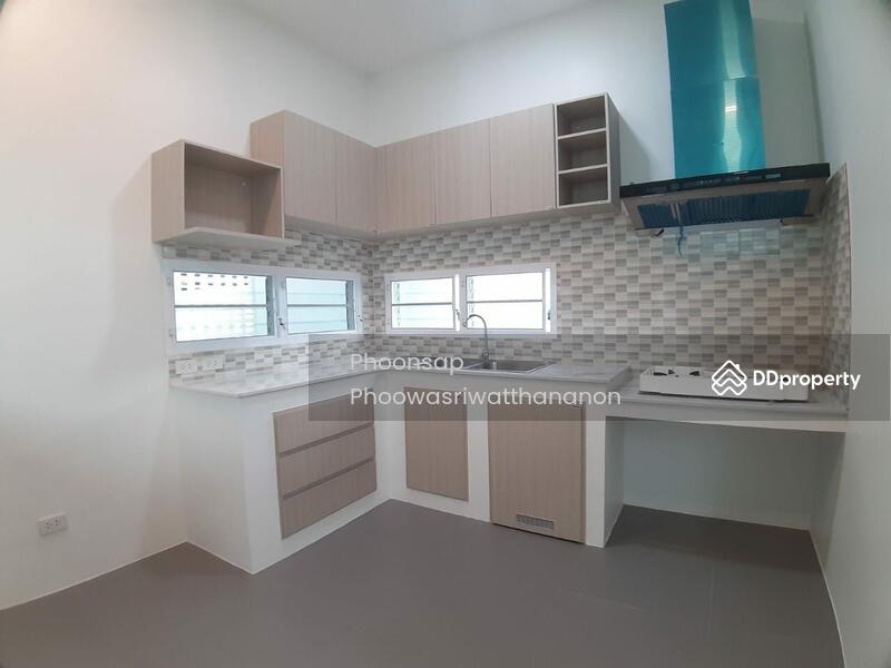 For Sale - บ้านต้นเต้ย ( white house ), Bangkok