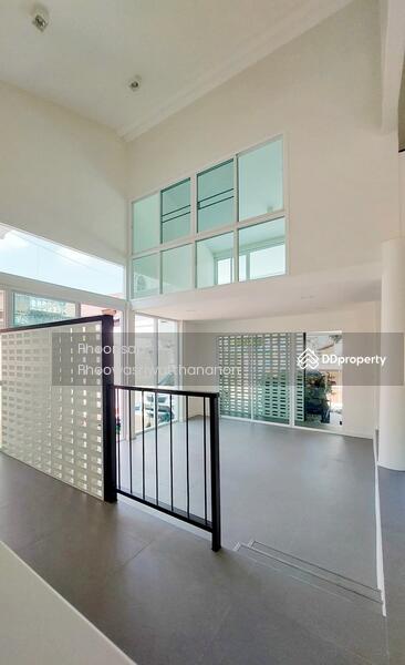 For Sale - บ้านต้นเต้ย ( white house ), Bangkok