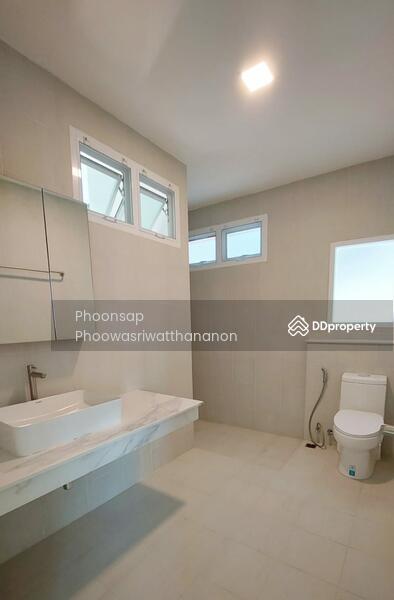 For Sale - บ้านต้นเต้ย ( white house ), Bangkok