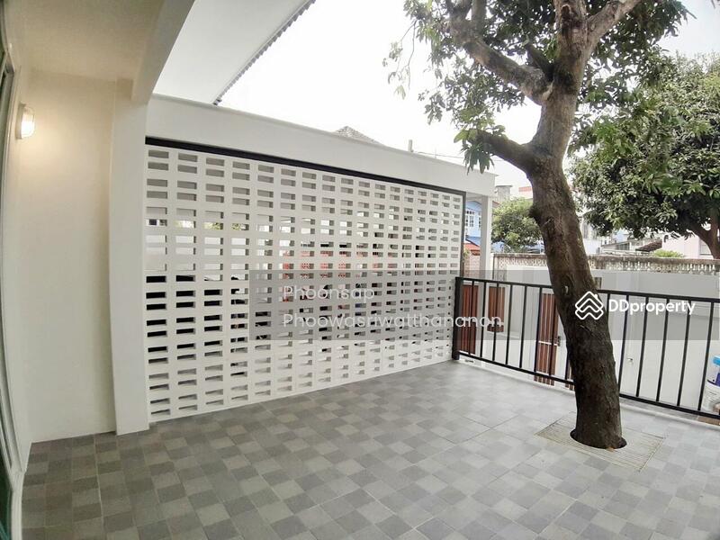 For Sale - บ้านต้นเต้ย ( white house ), Bangkok