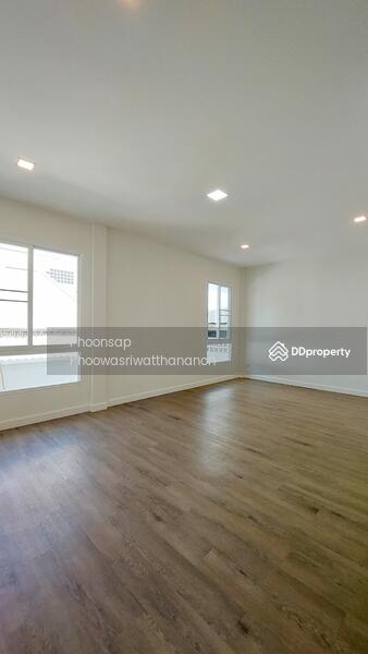 For Sale - บ้านต้นเต้ย ( white house ), Bangkok