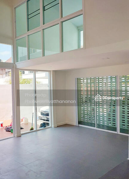 For Sale - บ้านต้นเต้ย ( white house ), Bangkok