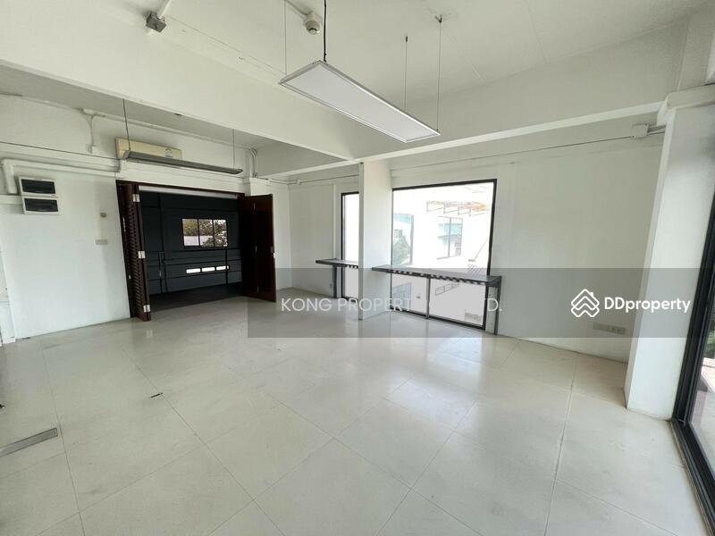 ให้เช่าโกดัง พร้อมสำนักงาน พระโขนง กรุงเทพ ใกล้BTSปุณณวิถี, Bangkok, Bang Chak, Phra Khanong, Bangkok, , 1,000 sqm, Warehouse/Factory For Rent, by Jakarin Houpramong, 10766781 - DDproperty.com