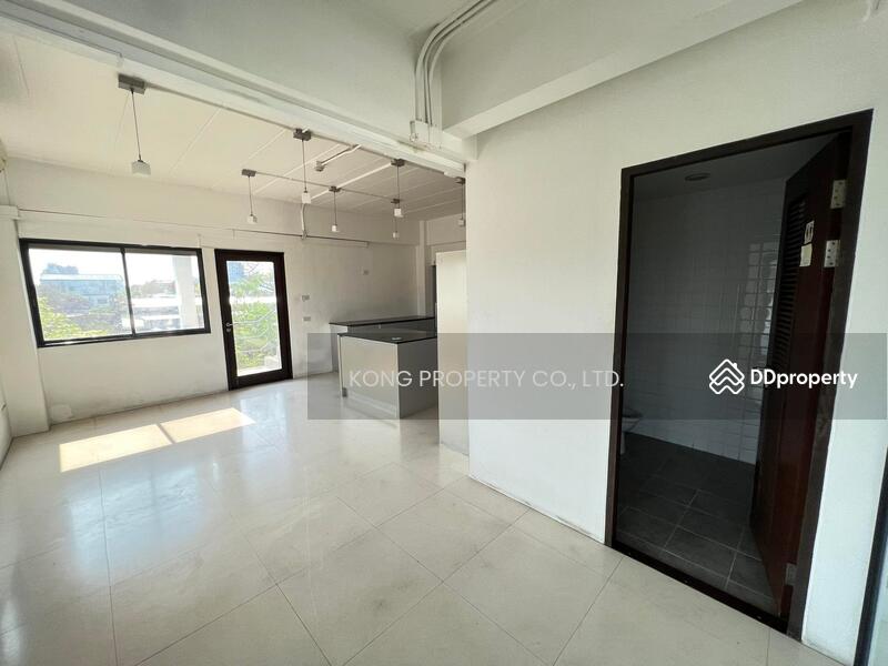 ให้เช่าโกดัง พร้อมสำนักงาน พระโขนง กรุงเทพ ใกล้BTSปุณณวิถี, กรุงเทพ, บางจาก, พระโขนง, กรุงเทพ, 1,000 ตร.ม., โกดัง-โรงงาน ให้เช่า, โดย Jakarin Houpramong, 10766781 - DDproperty.com