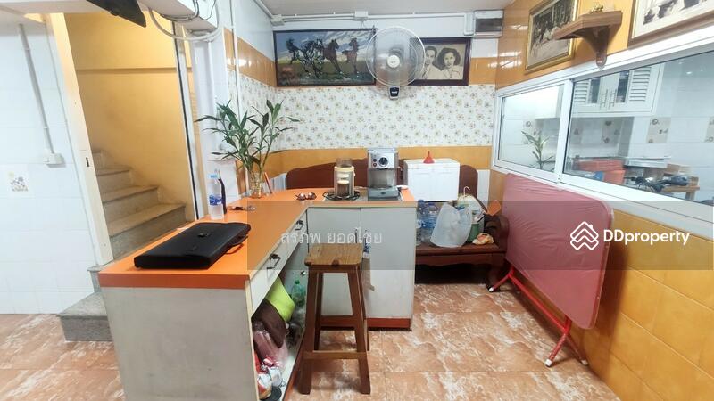 ขาย - ขาย ตึก อาคารพาณิชย์ 5 ชั้น 20.3 ตร.ว. ติดถนนรามคำแหง ใกล้สถานีรถไฟฟ้าสายสีส้ม สถานีน้อมเกล้า, กรุงเทพ