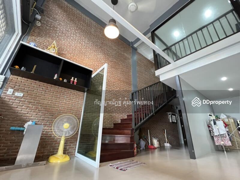 8 years for sale, commercial building, Udomsuk intersection, Sukhumvit
