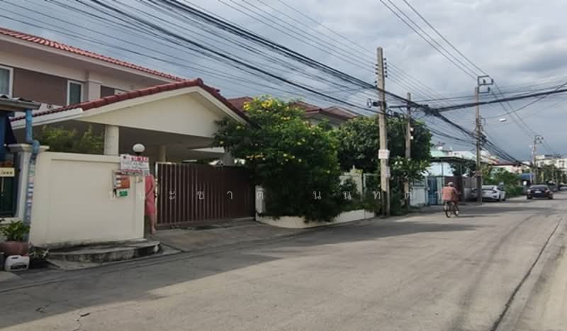 ที่ดินพร้อมบ้านเดี่ยว หมู่บ้าน ร่มเย็น 5 เนื้อที่ 60 ตรว. ถนนพระยาสุเรนทร์ เขตมีนบุรี, Bangkok, ถนนหลัก พระยาสุเรนทร์ ถนนรอง ถนนในหมู่บ้านร่มเย็น, Min Buri, Bangkok, 3 Bedrooms, 160 sqm, Single Detached House For Sale, by ชนะชาติ นนท์ตา, 10790184 - DDproperty.com