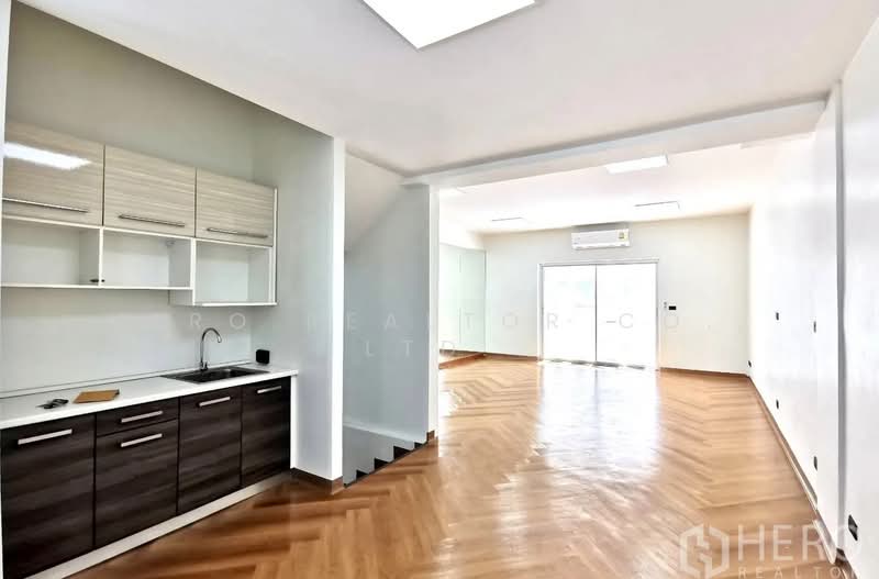 For Rent Bangkok Home Office Sukhumvit BTS Ekkamai Watthana BRE19552, กรุงเทพ, คลองเตยเหนือ, วัฒนา, กรุงเทพ, 280 ตร.ม., ทาวน์เฮ้าส์ ให้เช่า, โดย Hero Realtor Co., Ltd., 10796881 - DDproperty.com