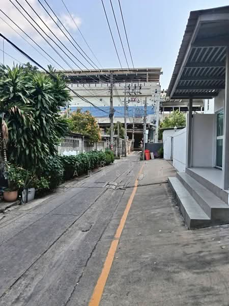 For Rent - บ้านเดี่ยว 3 ชั้น ใกล้ BTS วุฒากาศ 50 เมตร, Bangkok