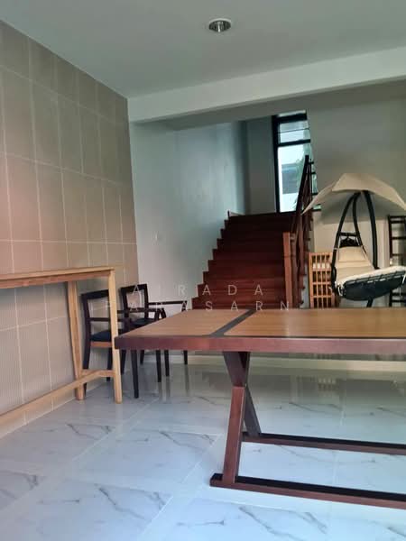 For Rent - บ้านเดี่ยว 3 ชั้น ใกล้ BTS วุฒากาศ 50 เมตร, Bangkok