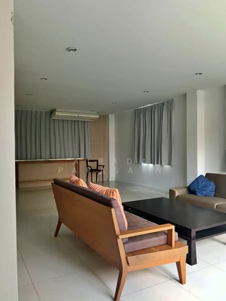 For Rent - บ้านเดี่ยว 3 ชั้น ใกล้ BTS วุฒากาศ 50 เมตร, Bangkok