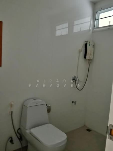 For Rent - บ้านเดี่ยว 3 ชั้น ใกล้ BTS วุฒากาศ 50 เมตร, Bangkok