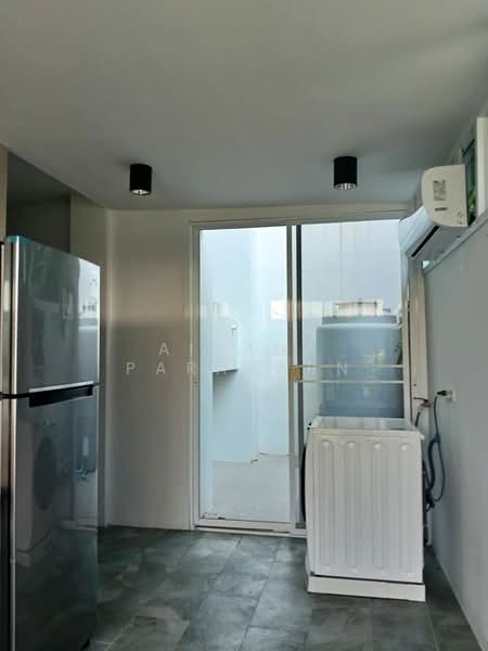 For Rent - บ้านเดี่ยว 3 ชั้น ใกล้ BTS วุฒากาศ 50 เมตร, Bangkok