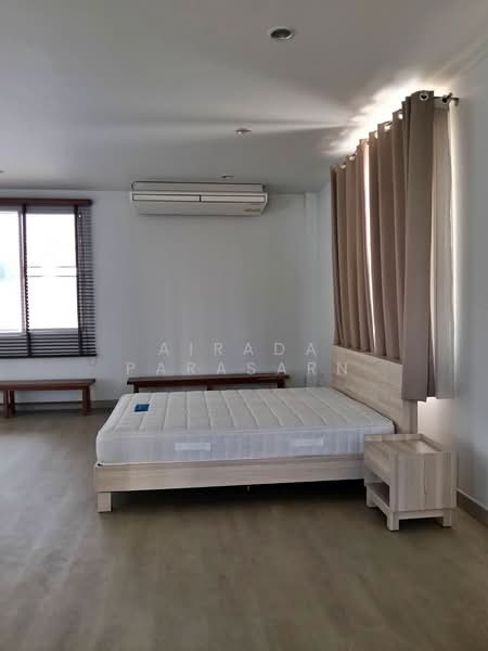 For Rent - บ้านเดี่ยว 3 ชั้น ใกล้ BTS วุฒากาศ 50 เมตร, Bangkok