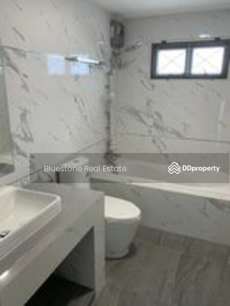 Townhouse, Soi Pridi Banomyong, 6 Beds Ensuite, Ekkamai, Bangkok, Khlong Tan Nua, Watthana, Bangkok, 6 Bedrooms, 350 sqm, Townhouse For Rent, by Thiti Boonchurn, 10816854 - DDproperty.com