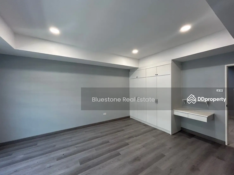 Townhouse, Soi Pridi Banomyong, 6 Beds Ensuite, Ekkamai, Bangkok, Khlong Tan Nua, Watthana, Bangkok, 6 Bedrooms, 350 sqm, Townhouse For Rent, by Thiti Boonchurn, 10816854 - DDproperty.com