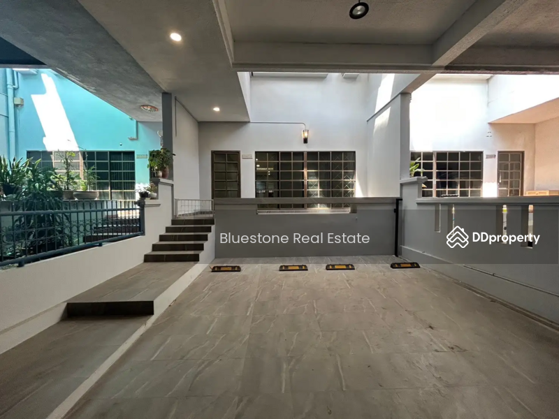 Townhouse, Soi Pridi Banomyong, 6 Beds Ensuite, Ekkamai, Bangkok, Khlong Tan Nua, Watthana, Bangkok, 6 Bedrooms, 350 sqm, Townhouse For Rent, by Thiti Boonchurn, 10816854 - DDproperty.com