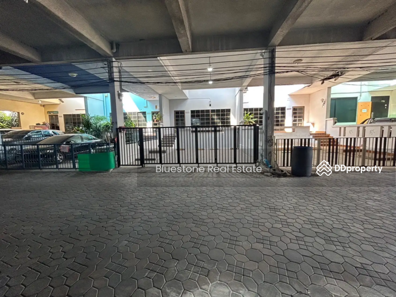 Townhouse, Soi Pridi Banomyong, 6 Beds Ensuite, Ekkamai, Bangkok, Khlong Tan Nua, Watthana, Bangkok, 6 Bedrooms, 350 sqm, Townhouse For Rent, by Thiti Boonchurn, 10816854 - DDproperty.com