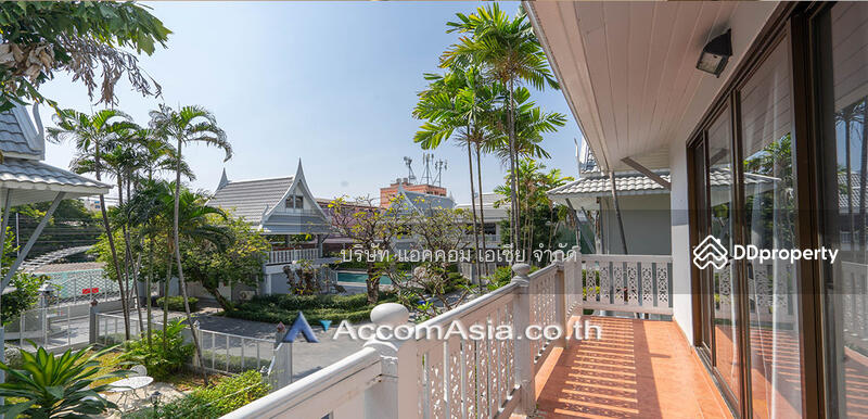ให้เช่า - Oriental Style House in compoud with pool, กรุงเทพ