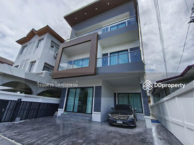 ขาย - ขายถูก บ้านถนนสุขุมวิท (ใกล้สถานี BTS ทองหล่อ-เอกมัย) 50 ตร.ว. พื้นที่อาคาร 330 ตร.ม. สูง 3 ชั้น, กรุงเทพ